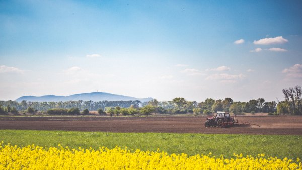 Feld Traktor Landwirtschaft