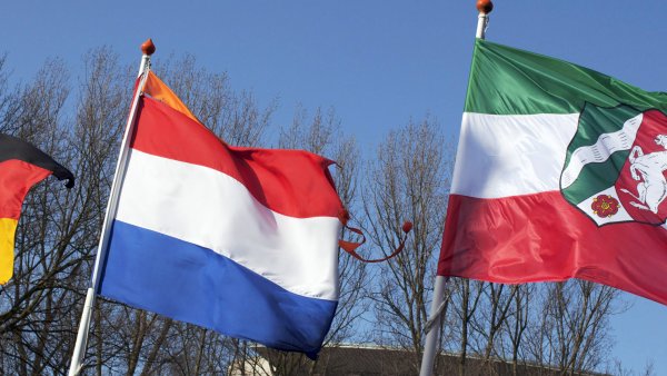 Flaggen Niederlande, NRW, Deutschland