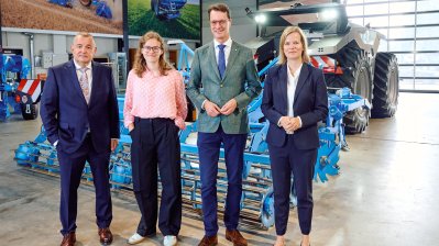 Gruppenbild bei dem Besuch der Lemken GmbH 