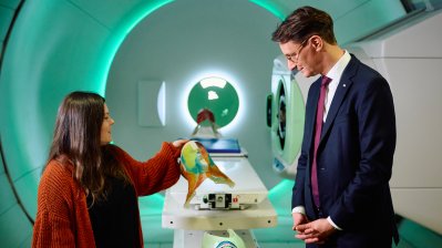 Ministerpräsident Wüst informiert sich im Protonentherapiezentrum WPE in Essen über die Behandlung von Krebserkrankungen