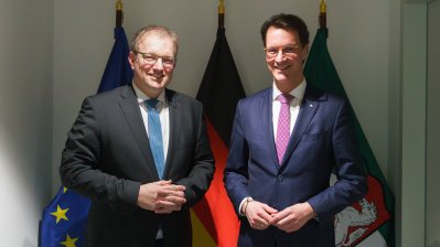 Ministerpräsident Hendrik Wüst trifft den neuen Beauftragten der Evangelischen Kirche im Rheinland, der Evangelischen Kirche von Westfalen und der Lippischen Landeskirche bei Landtag und Landesregierung in Nordrhein-Westfalen