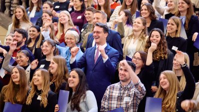 Ministerpräsident Wüst und Schulministerin Feller begrüßen in Düsseldorf mehr als 100 neue Lehramtsanwärterinnen und Lehramtsanwärter