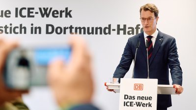 Ministerpräsident Hendrik Wüst bei Spatenstich für neues ICE-Werk in Dortmund
