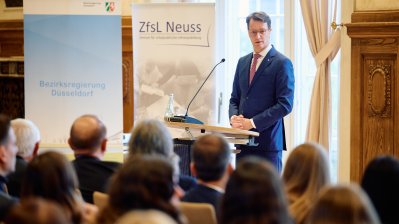 Ministerpräsident Wüst und Schulministerin Feller begrüßen in Düsseldorf mehr als 100 neue Lehramtsanwärterinnen und Lehramtsanwärter