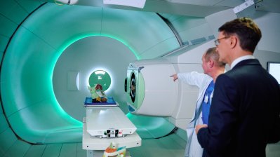 Ministerpräsident Wüst informiert sich im Protonentherapiezentrum WPE in Essen über die Behandlung von Krebserkrankungen
