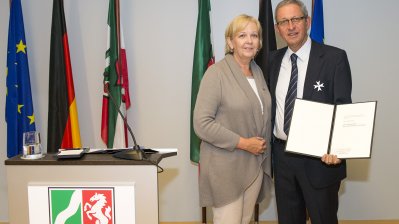 Ministerpräsidentin Hannelore Kraft überreicht Landesverdienstorden an Gershon Gelman,