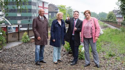 Ministerpräsidentin Kraft und Minister Groschek setzen Spatenstich für nächsten Abschnitt des RS1