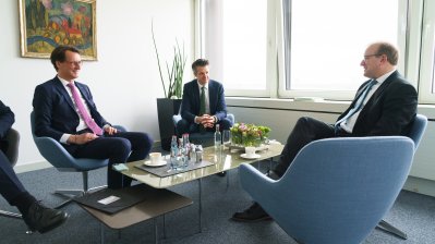 Ministerpräsident Hendrik Wüst trifft den neuen Beauftragten der Evangelischen Kirche im Rheinland, der Evangelischen Kirche von Westfalen und der Lippischen Landeskirche bei Landtag und Landesregierung in Nordrhein-Westfalen