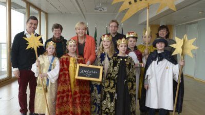 Sternsinger aus Essen besuchen die Staatskanzlei
