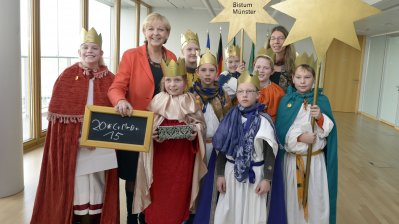 Sternsinger aus Münster besuchen die Staatskanzlei