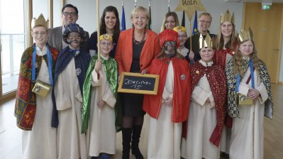 Sternsinger aus Köln besuchen die Staatskanzlei.
