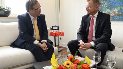 Ministerpräsident Armin Laschet empfängt den Landeshauptmann von Oberösterreich