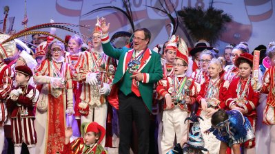 Ministerpräsident Armin Laschet empfängt die Kinderprinzenpaare und Kinderdreigestirne aus Nordrhein-Westfalen