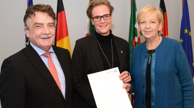 Werdohls Bürgermeisterin Silvia Voßloh im Kreise von Bauminister Michael Groschek und Ministerpräsidentin Hannelore Kraft.
