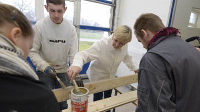 Ministerpräsidentin Hannelore Kraft beim TatKraft-Einsatz in Bad Oeynhausen