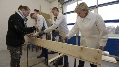 Ministerpräsidentin Hannelore Kraft beim TatKraft-Einsatz in Bad Oeynhausen