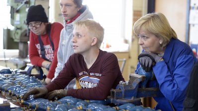 Ministerpräsidentin Hannelore Kraft beim TatKraft-Einsatz in Bad Oeynhausen