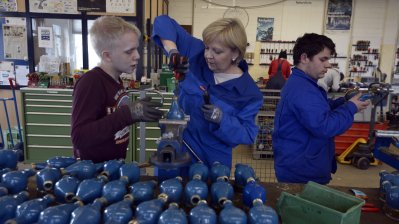 Ministerpräsidentin Hannelore Kraft beim TatKraft-Einsatz in Bad Oeynhausen