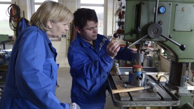 Ministerpräsidentin Hannelore Kraft beim TatKraft-Einsatz in Bad Oeynhausen