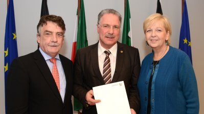 Lüdenscheids Bürgermeister Dieter Dzewas im Kreise von Bauminister Michael Groschek und Ministerpräsidentin Hannelore Kraft.