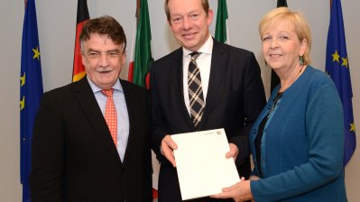 Siegens Bürgermeister Steffen Mues im Kreise von Bauminister Michael Groschek und Ministerpräsidentin Hannelore Kraft.