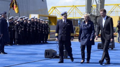 Ministerpräsidentin Kraft tauft die Fregatte „Nordrhein-Westfalen“