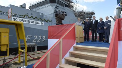 Ministerpräsidentin Kraft tauft die Fregatte „Nordrhein-Westfalen“