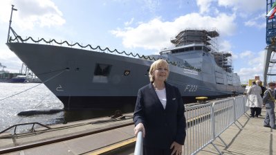 Ministerpräsidentin Kraft tauft die Fregatte „Nordrhein-Westfalen“
