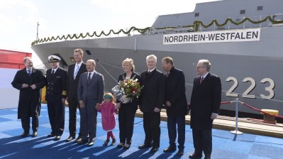 Ministerpräsidentin Kraft tauft die Fregatte „Nordrhein-Westfalen“
