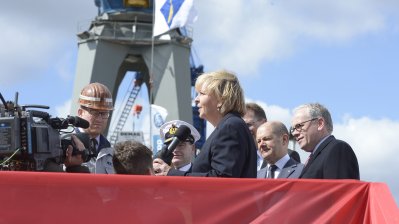 Ministerpräsidentin Kraft tauft die Fregatte „Nordrhein-Westfalen“