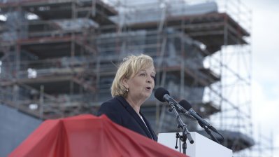 Ministerpräsidentin Kraft tauft die Fregatte „Nordrhein-Westfalen“