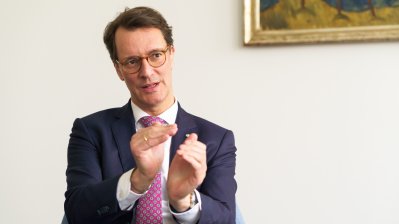 Ministerpräsident Hendrik Wüst trifft den neuen Beauftragten der Evangelischen Kirche im Rheinland, der Evangelischen Kirche von Westfalen und der Lippischen Landeskirche bei Landtag und Landesregierung in Nordrhein-Westfalen