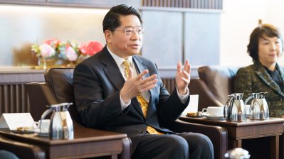 Der Botschafter im Gespräch mit Ministerpräsident Wüst