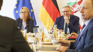 Landesregierung und Gewerkschaften klären Umsetzung weiterer Details der Übertragung des Tarifergebnisses für den öffentlichen Dienst auf den Beamtenbereich