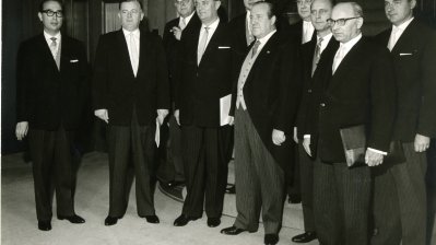Das Bild zeigt das 2. Kabinett von Ministerpräsident Meyers.