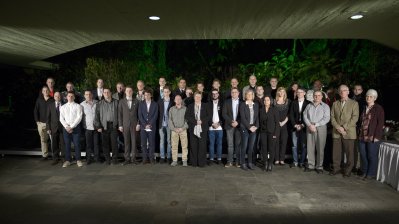 Das Bild zeigt ein Gruppenfoto mit allen Trägerinnen und Trägern der Rettungsmedaille 2015