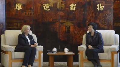Ministerpräsidentin Hannelore Kraft im Gespräch mit der ersten Parteisekretärin und Chairwoman des Universitäts-Council, CHEN Xu