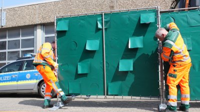 Mobile Sichtschutzzäune gegen Schaulustige an Unfallstellen