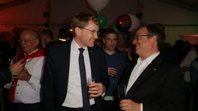 Ministerpräsident Günther (links) mit Ministerpräsident Laschet (rechts)