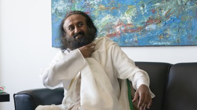 Ministerpräsident Laschet begrüßt den internationalen Friedensbotschafter Sri Sri Ravi Shankar im Landeshaus