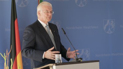 Ministerpräsident Laschet begrüßt den internationalen Friedensbotschafter Sri Sri Ravi Shankar im Landeshaus