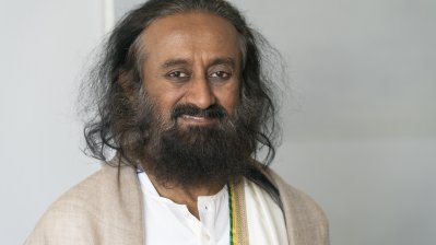 Ministerpräsident Laschet begrüßt den internationalen Friedensbotschafter Sri Sri Ravi Shankar im Landeshaus