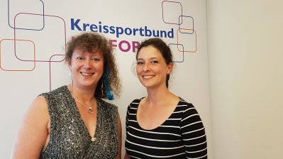 Staatssekretärin Andrea Milz mit Vizepräsidentin des Kreissportbunds Herford Frau Colette Pöppel.