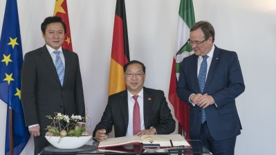 Ministerpräsident Laschet empfängt den Botschafter der Volksrepublik China, S.E. Shi Mingde