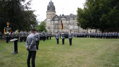 Ministerpräsident Armin Laschet verleiht das Fahnenband des Landes an die Panzerbrigade 21 „Lipperland“ der Bundeswehr in Detmold
