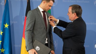Manuel Neuer erhält den Verdienstorden des Landes Nordrhein-Westfalen