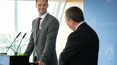 Manuel Neuer erhält den Verdienstorden des Landes Nordrhein-Westfalen