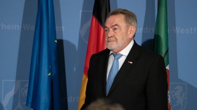 Ministerpräsident Laschet händigt engagierten Bürgern den Bundesverdienstorden aus