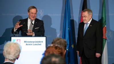 Ministerpräsident Laschet händigt engagierten Bürgern den Bundesverdienstorden aus