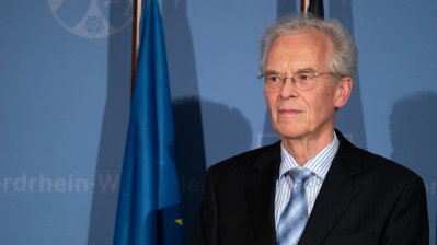 Ministerpräsident Laschet händigt engagierten Bürgern den Bundesverdienstorden aus